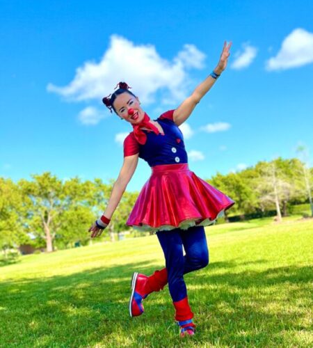 Fun circus-style clown act for children’s parties in Miami, Florida