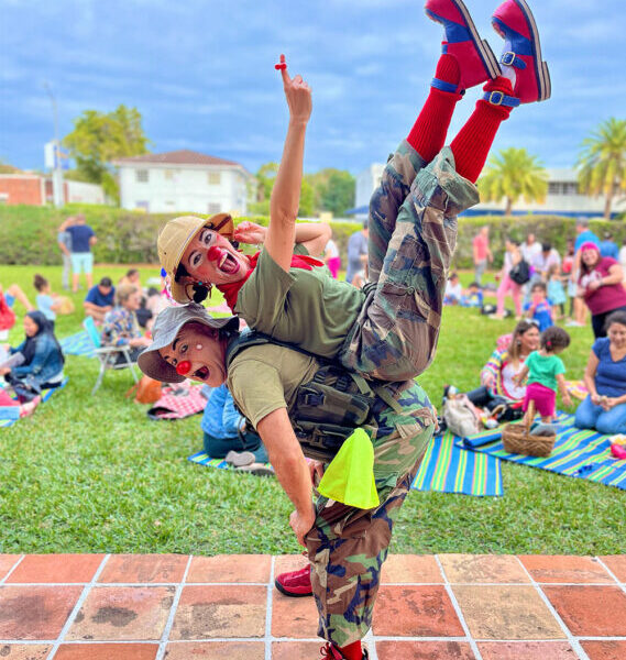 Professional clown performing at a kids' birthday party in Miami, Florida